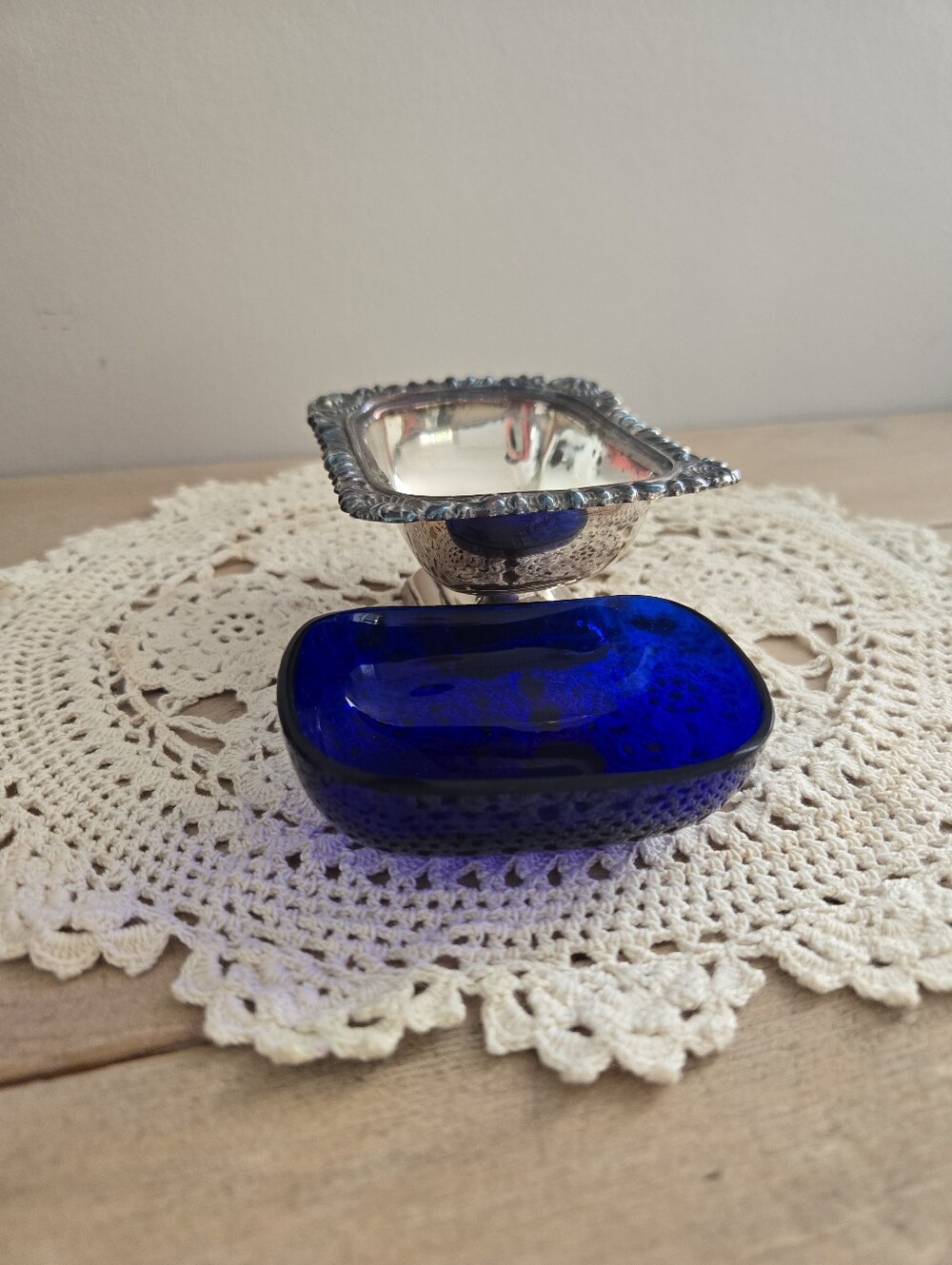 Vintage Silverplate & Cobalt Blue Glass Footed Salt Cellar Condiment Dish - Picture 5 of 8